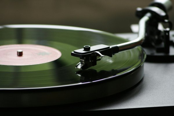 Découvrez les feutrines vinyle : qualité sonore et style